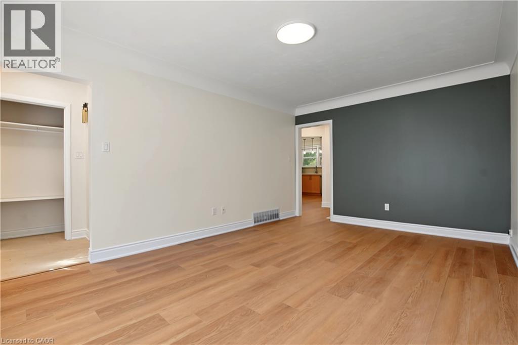 143 Elgin Crescent — photo 36