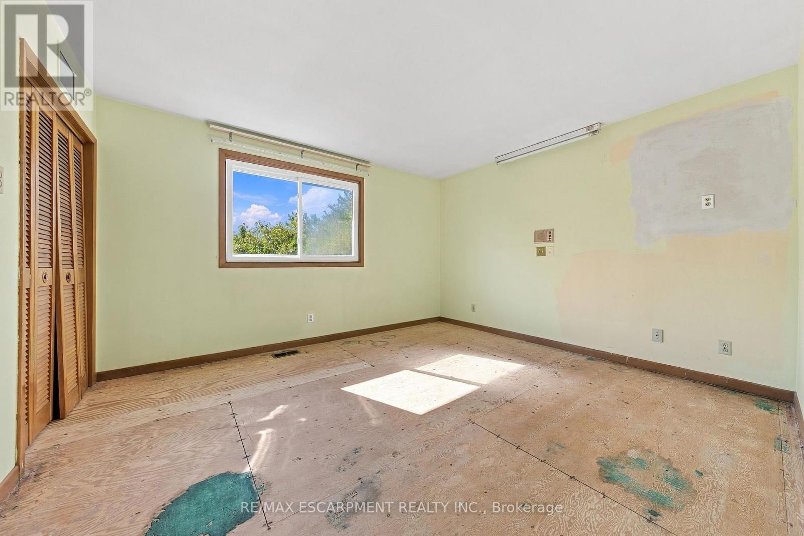 2429 REDFERN ROAD - 10