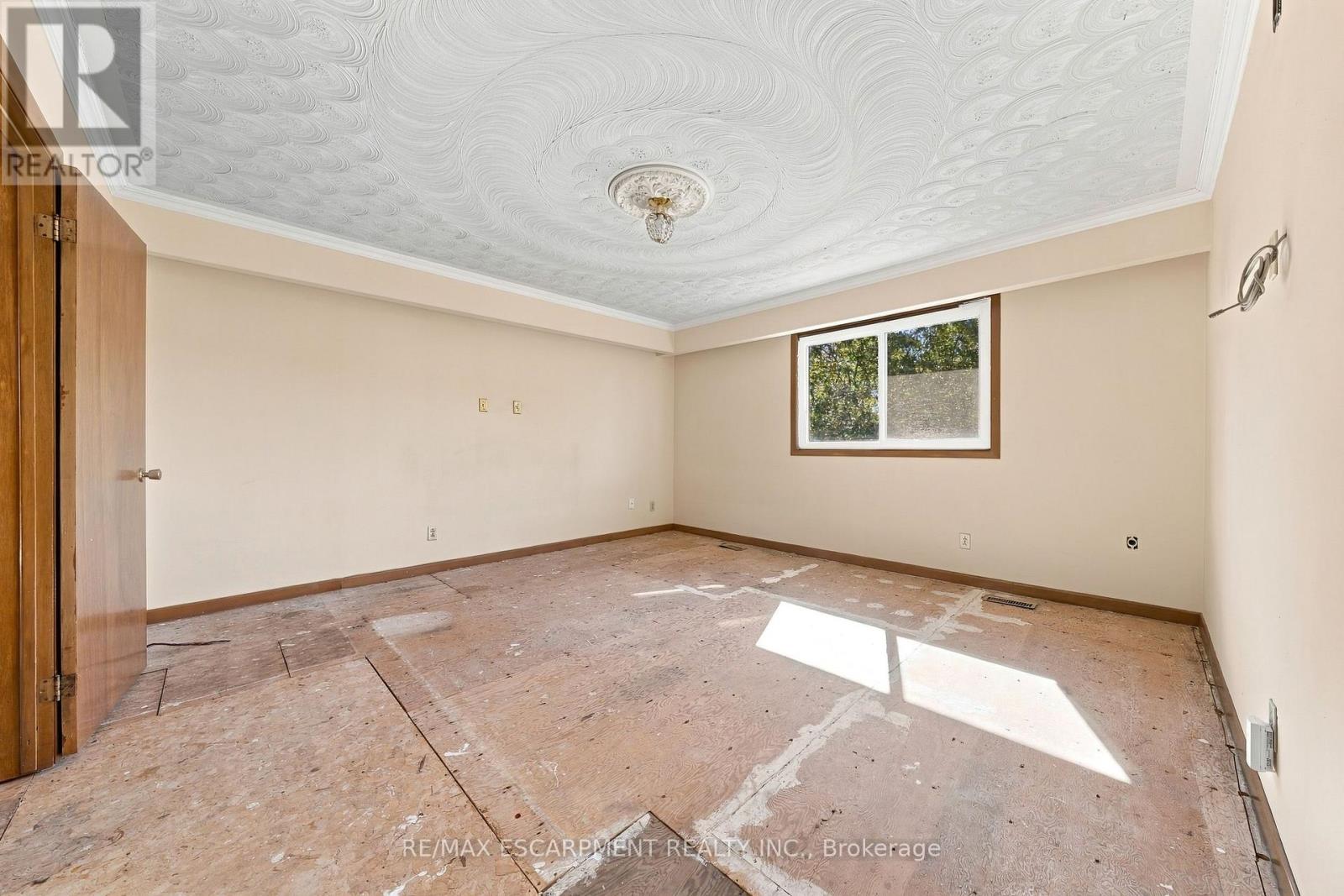 2429 REDFERN ROAD - 7
