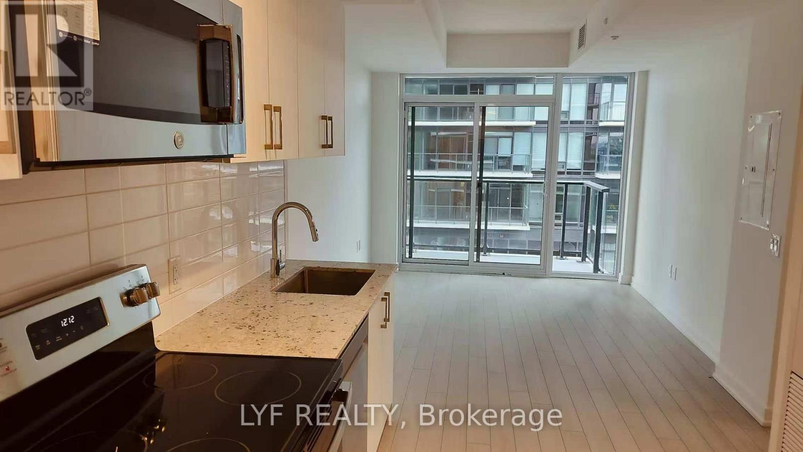 4010 Eglinton Avenue West — photo 7