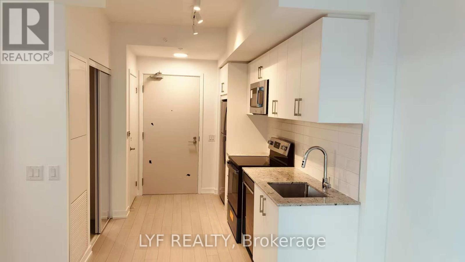 4010 Eglinton Avenue West — photo 8