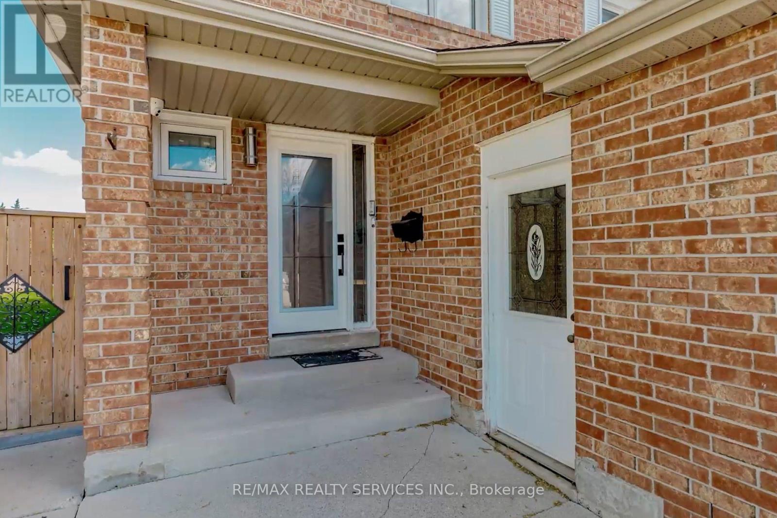 2 Gervais Drive — photo 2