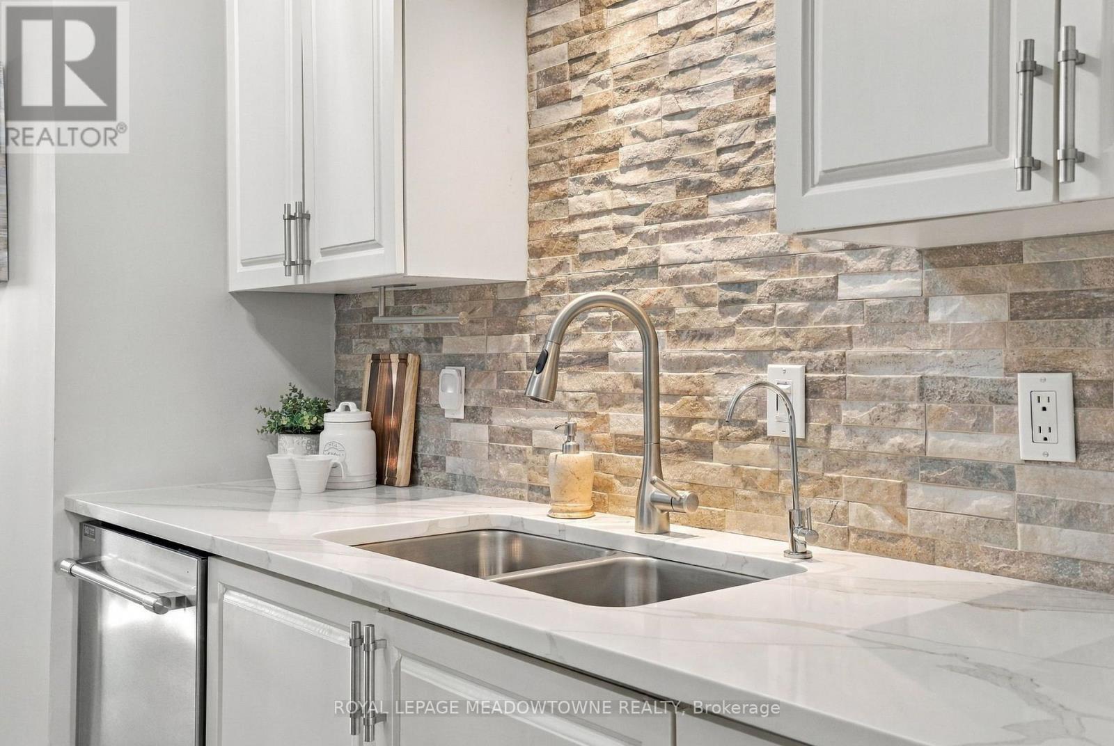 #36 1115 NELLIS STREET - 11