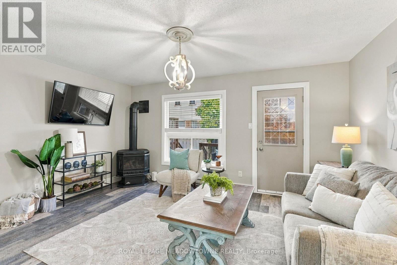#36 1115 NELLIS STREET - 14