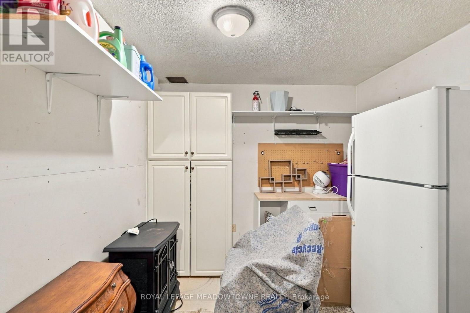#36 1115 NELLIS STREET - 33