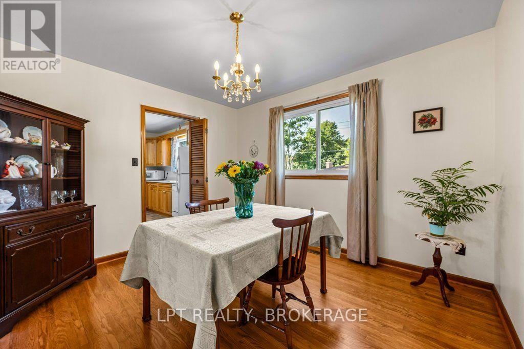 124 Campbell Crescent — photo 11