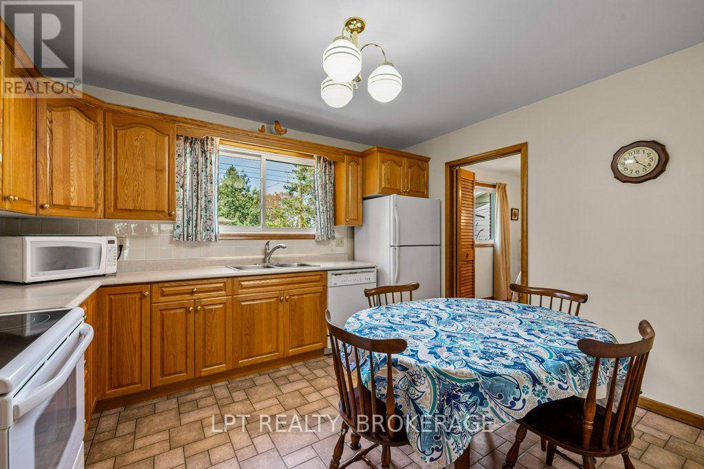 124 Campbell Crescent — photo 12
