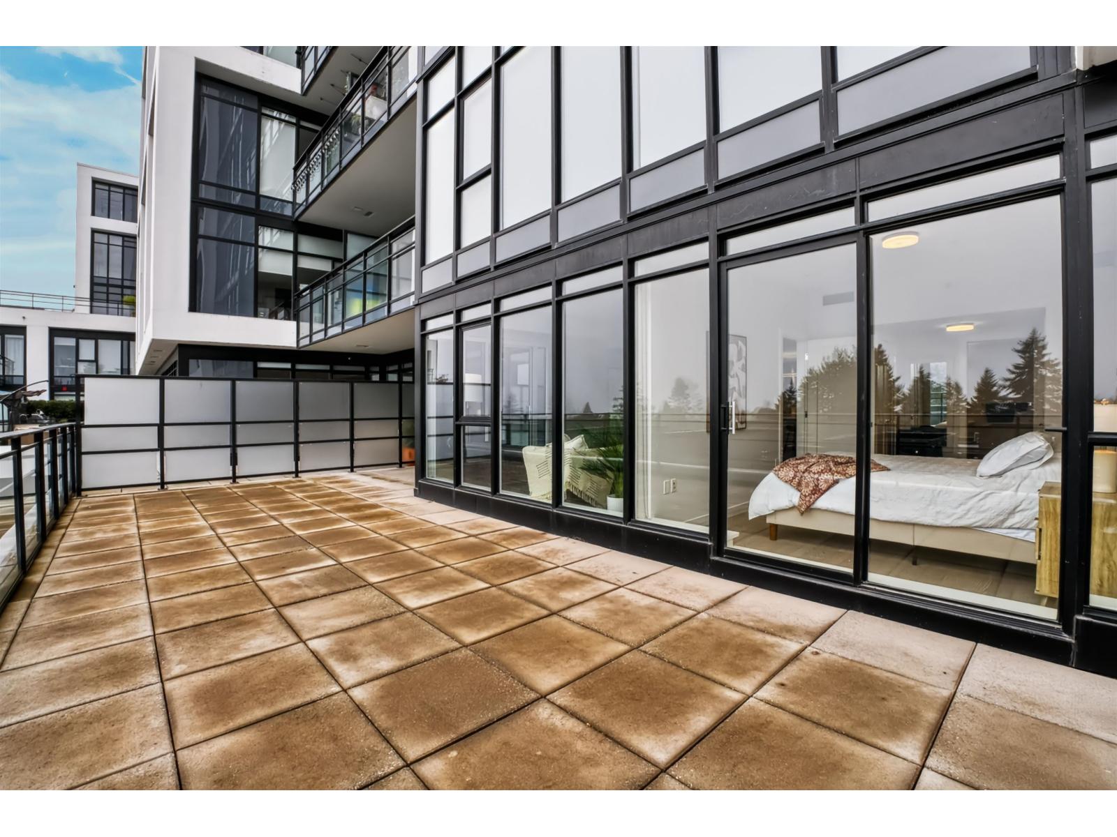 303 1526 FINLAY STREET, White Rock - Image 1