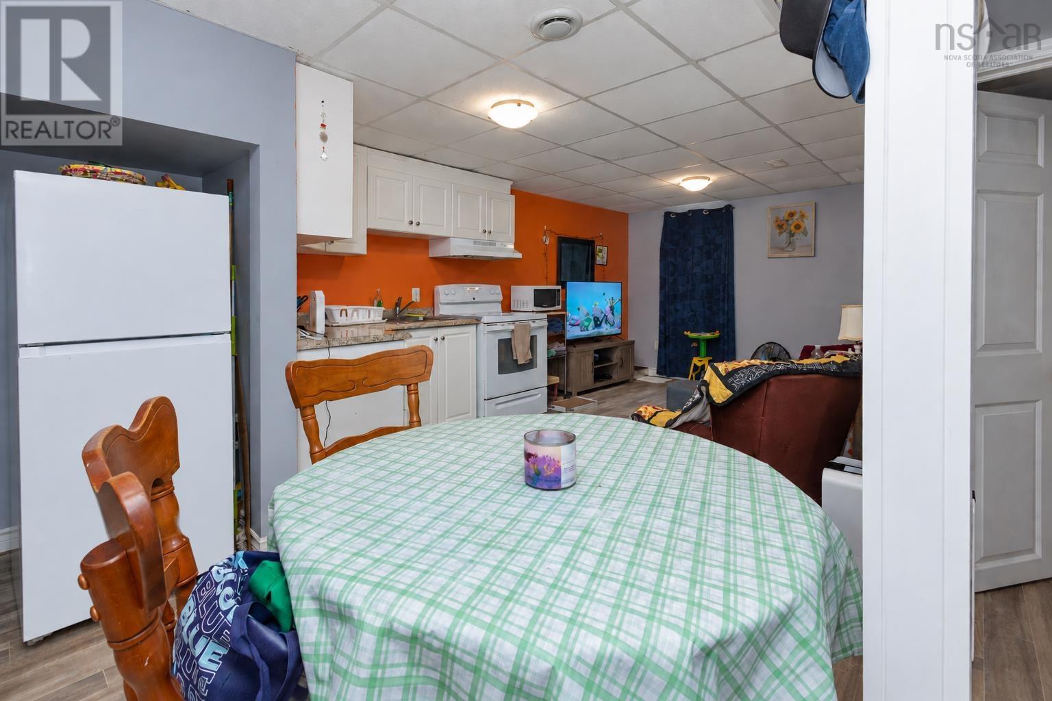 Property 36 of 38 of 936 Upper Prince Street