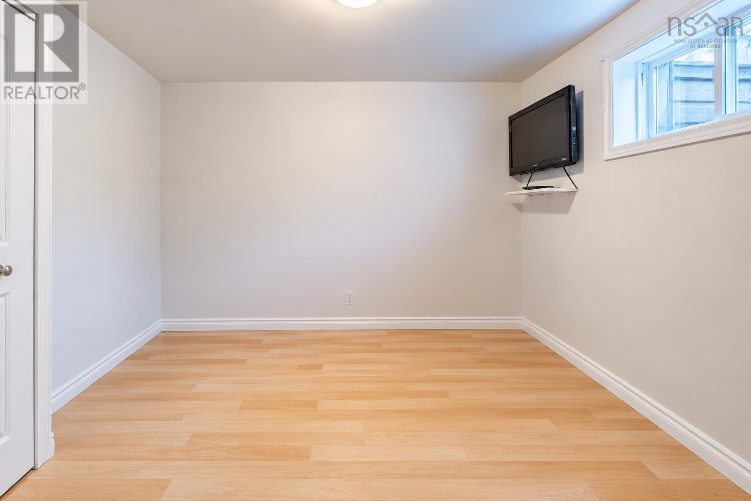 Property 32 of 40 of 25 MacDonald Crescent
