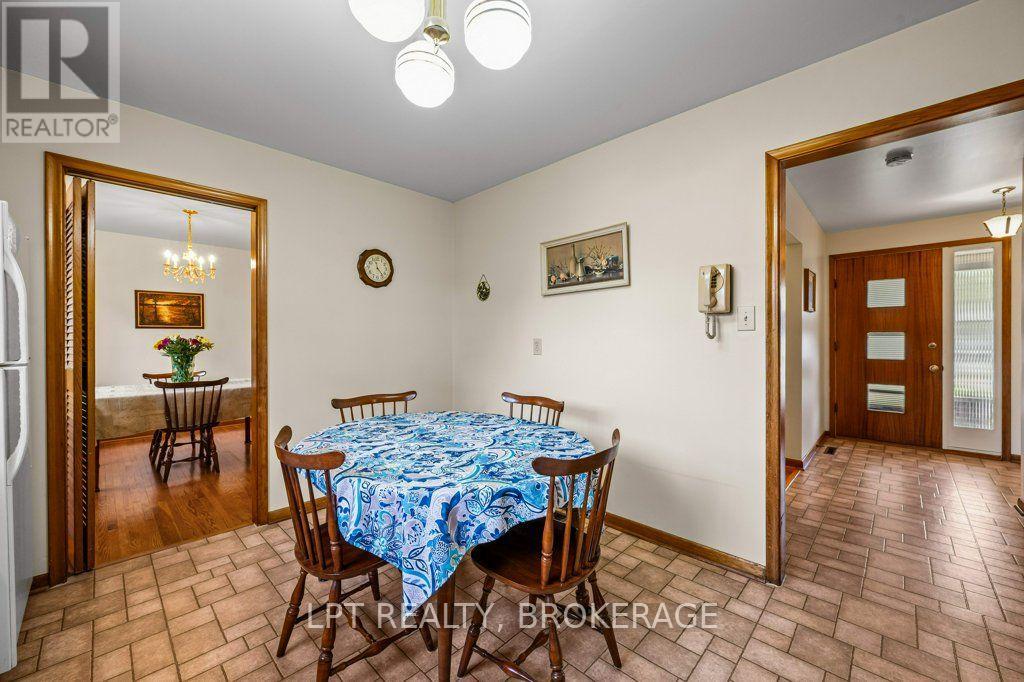 124 Campbell Crescent — photo 14