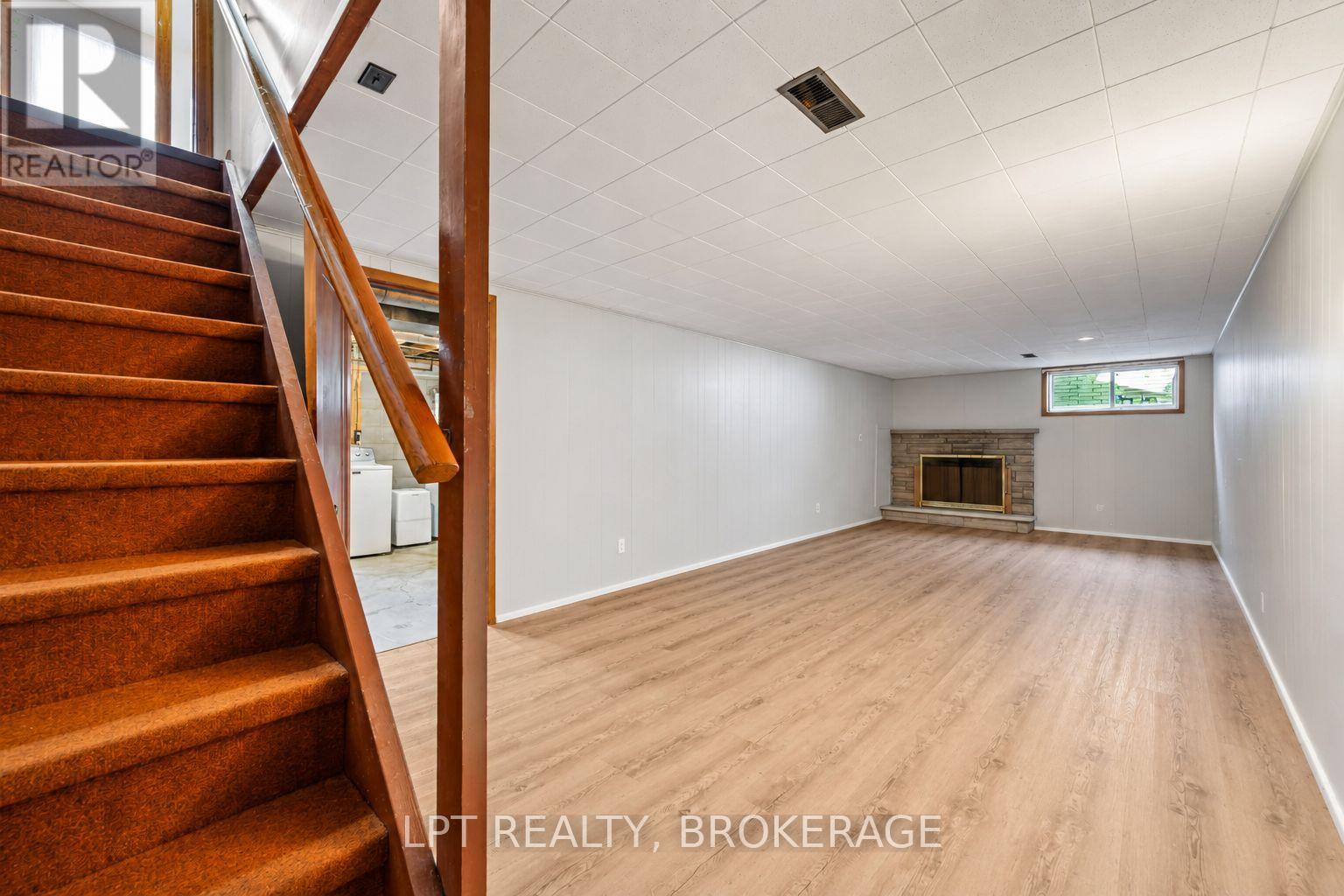 124 Campbell Crescent — photo 34