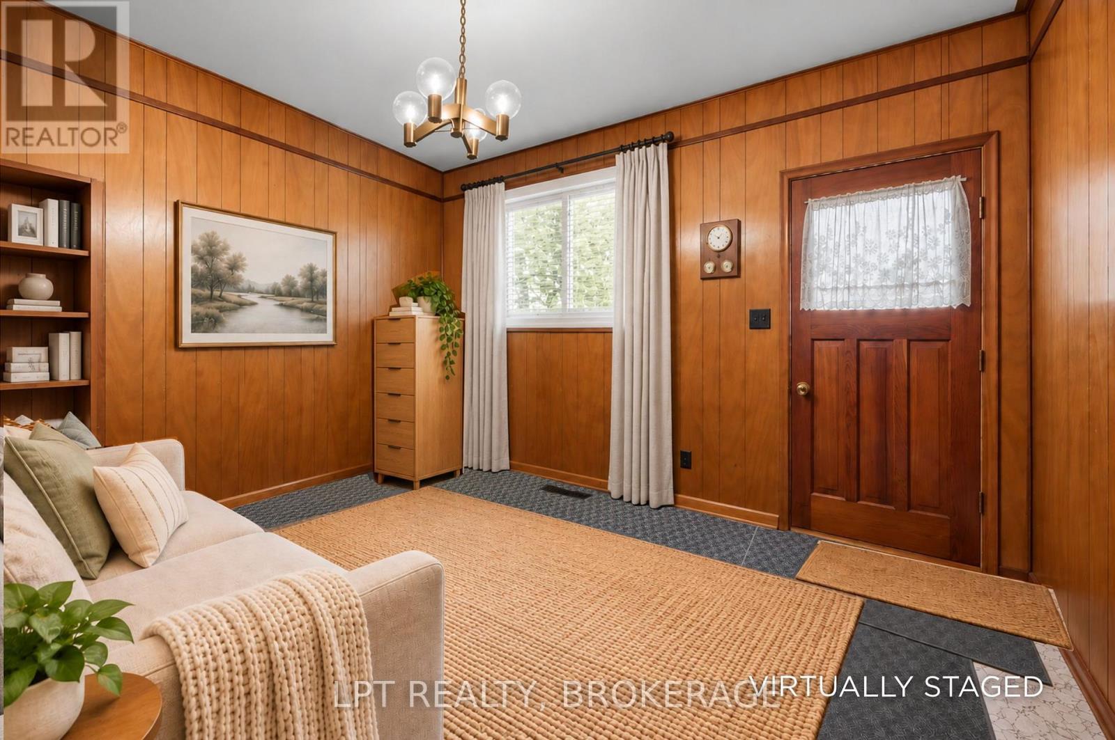 124 Campbell Crescent — photo 32
