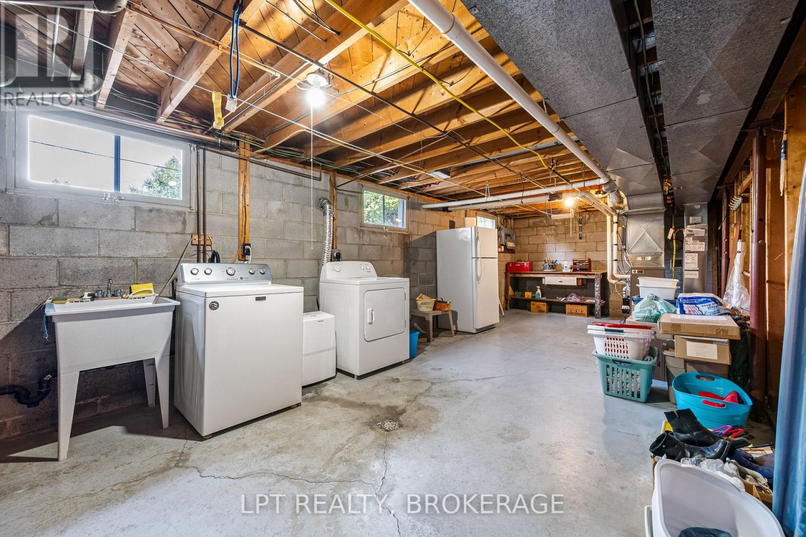 124 Campbell Crescent — photo 39