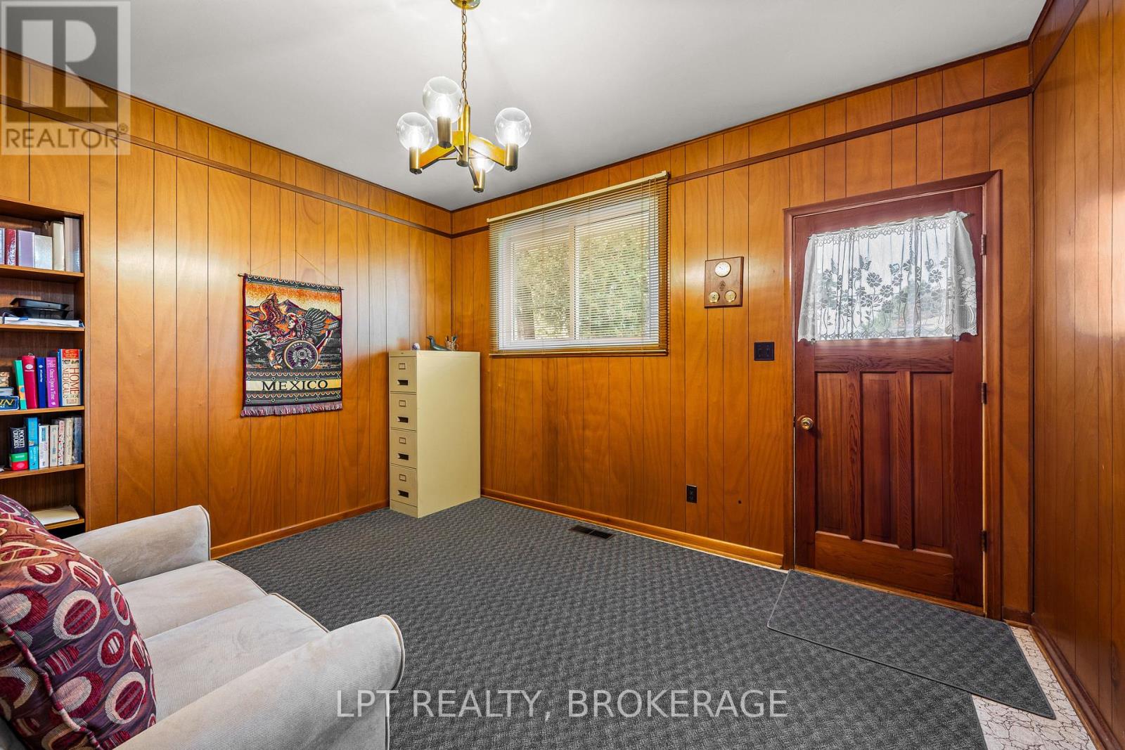 124 Campbell Crescent — photo 31
