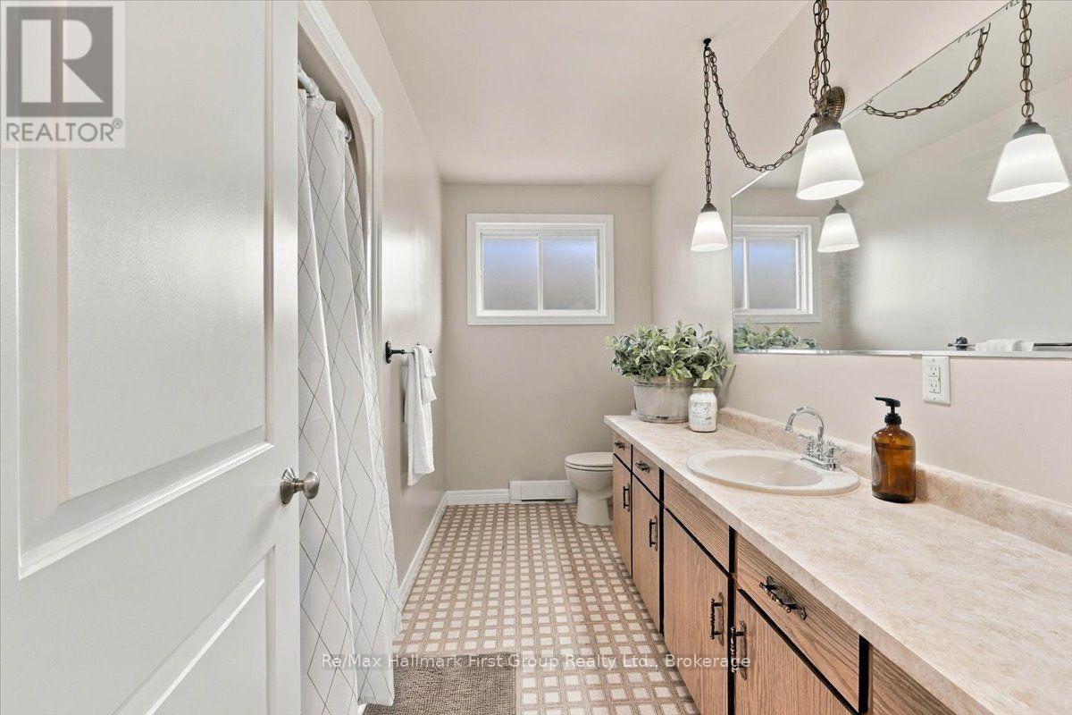 192 St. Lawrence Street West, Centre Hastings, ON photo 13