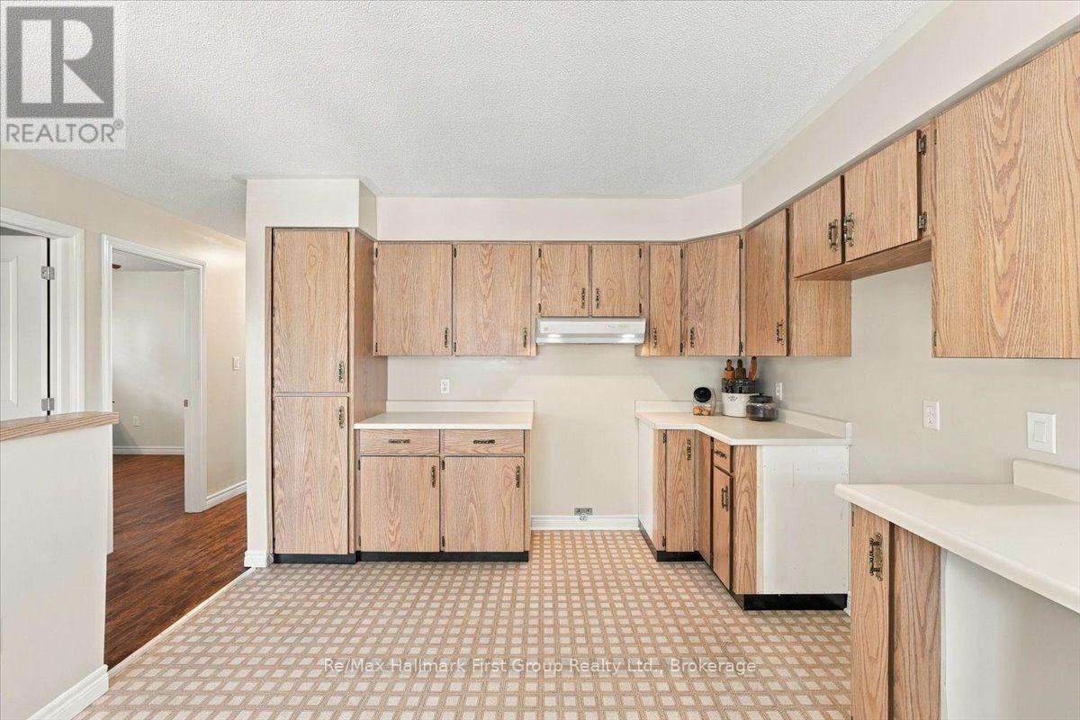 192 St. Lawrence Street West, Centre Hastings, ON photo 6