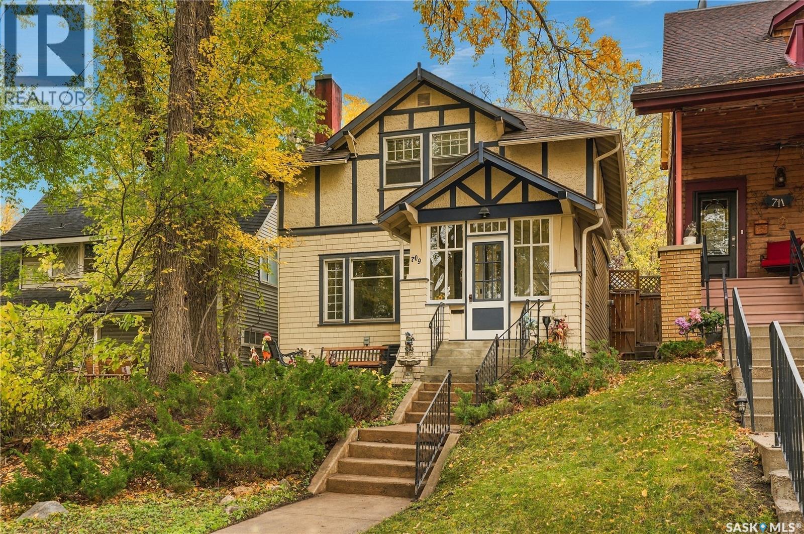709 McPherson AVENUE - 1