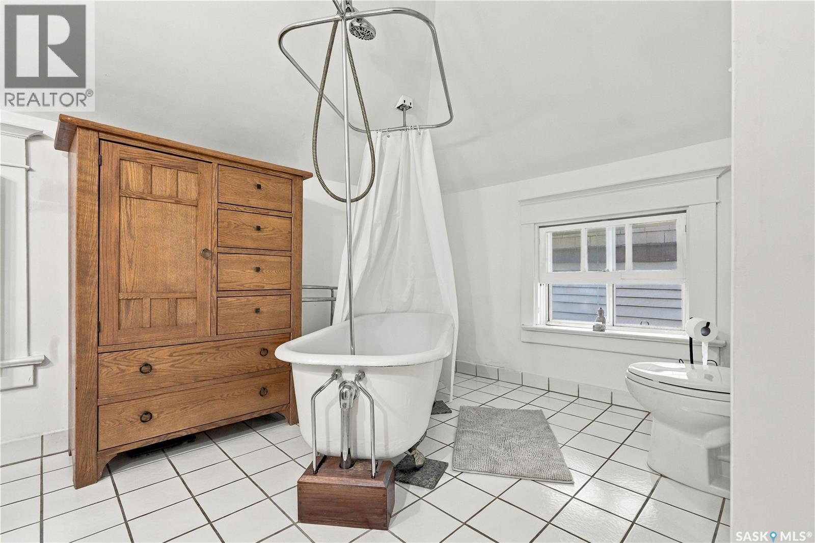 709 McPherson AVENUE - 19