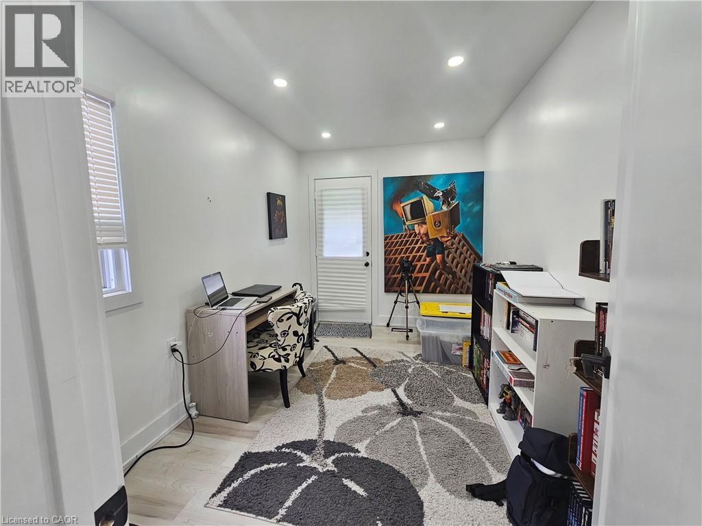 352 Weir Street North — photo 4