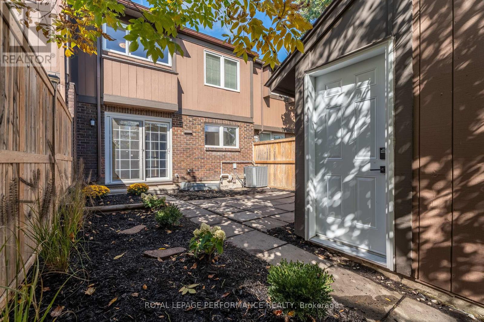 85 - 2111 Montreal Road