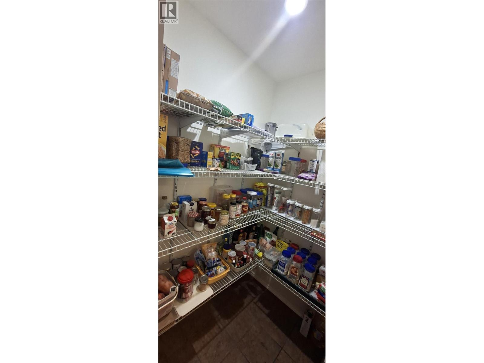 464 Whitman Way, Warfield - Image 1