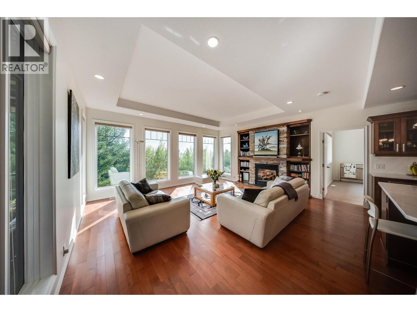 464 Whitman Way, Warfield - Image 1