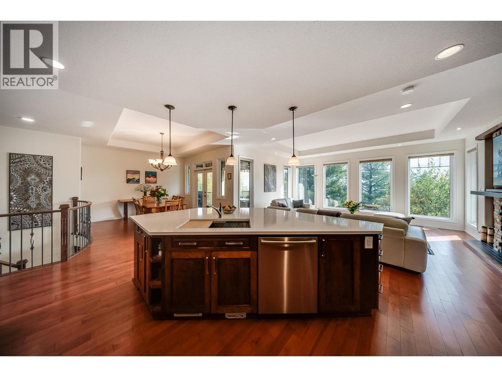 464 Whitman Way, Warfield - Image 1