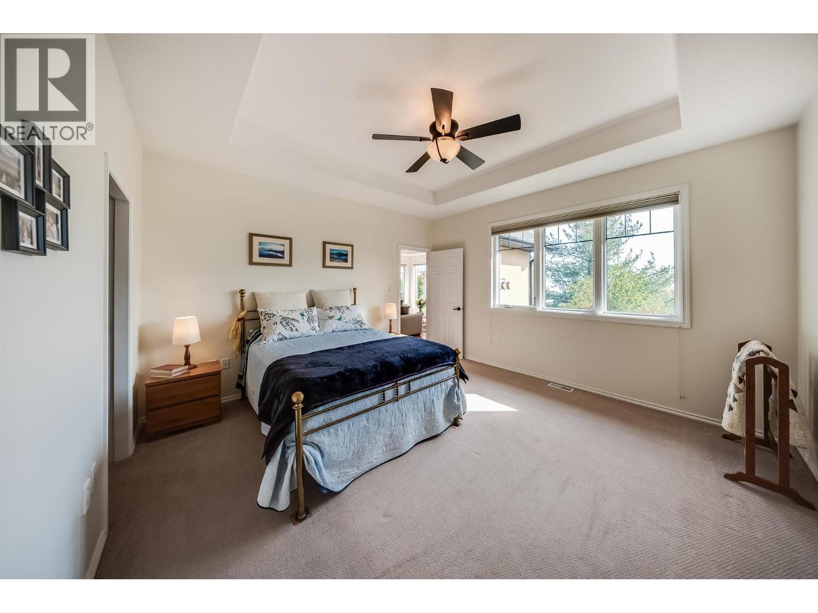 464 Whitman Way, Warfield - Image 1