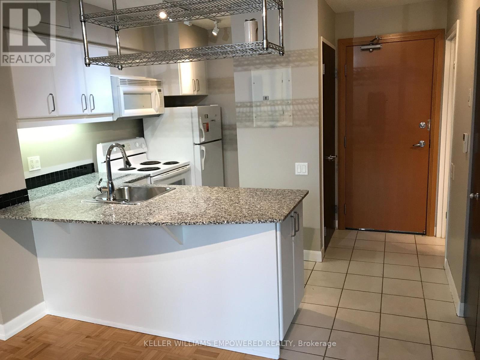 33 Sheppard Avenue East — photo 12