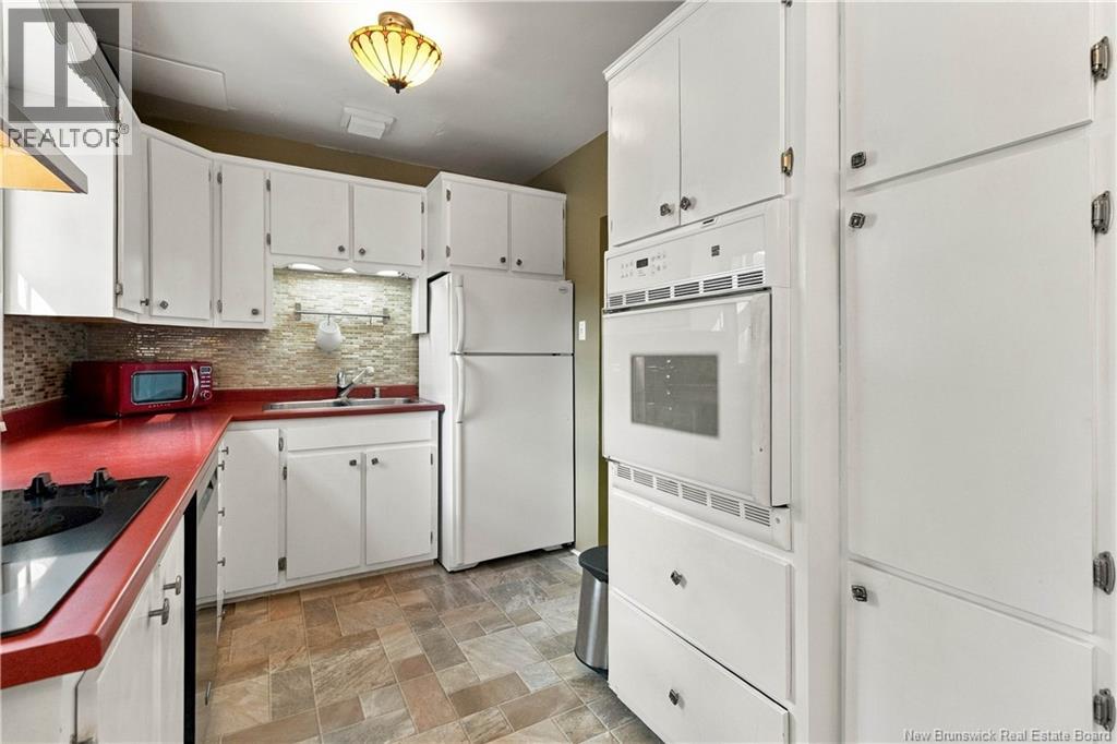 18 Lynwood Drive - 18
