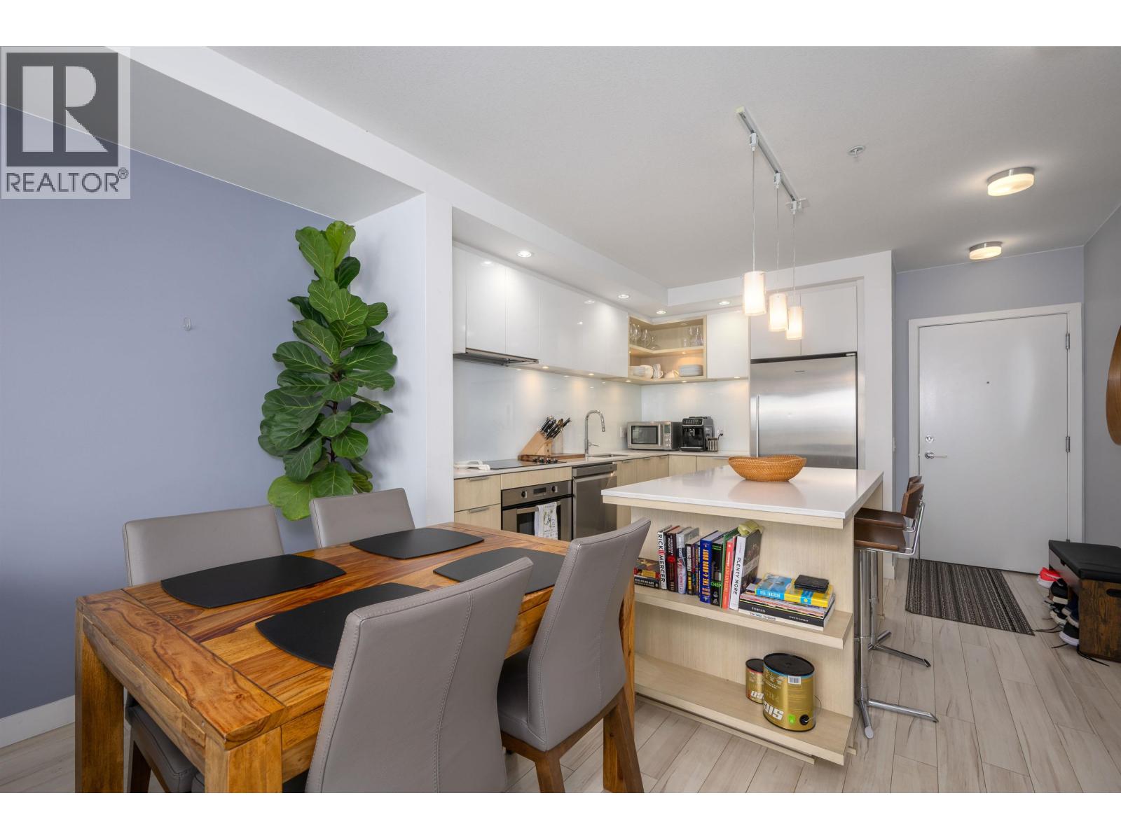 409 111 E 3RD STREET, North Vancouver - Image 1