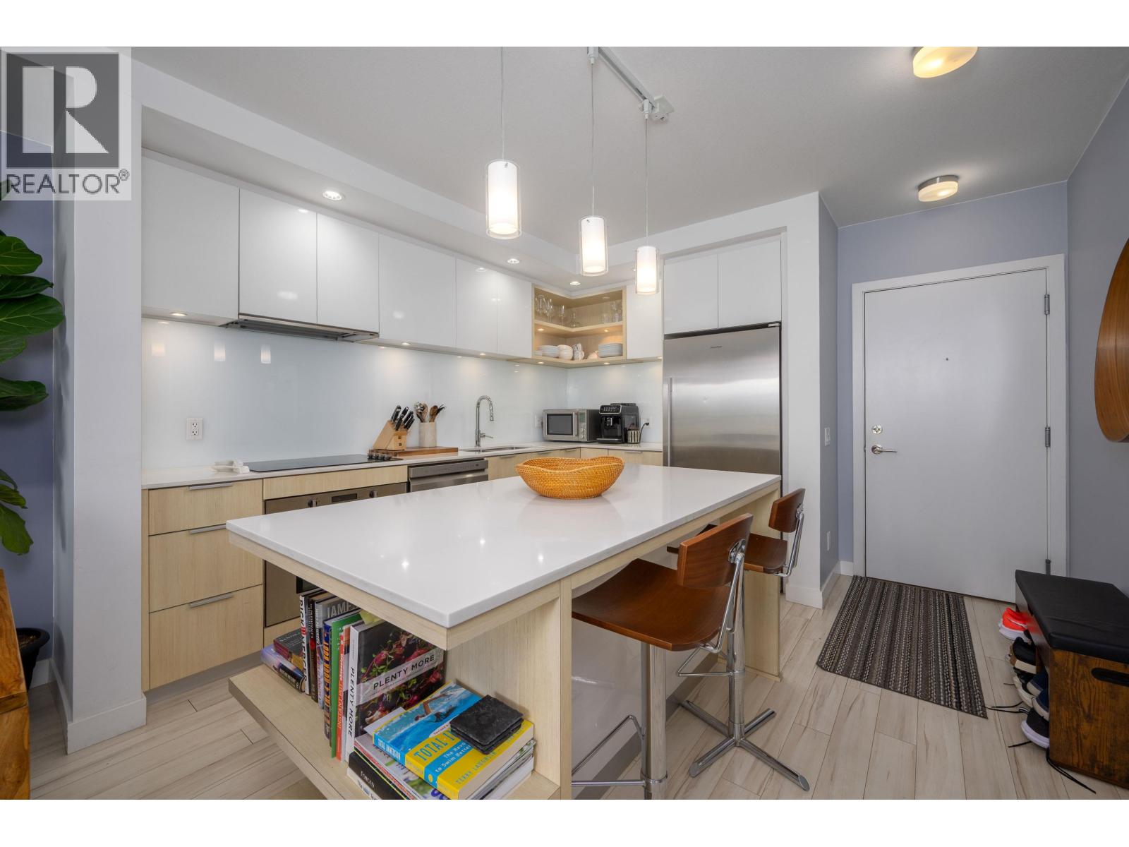 409 111 E 3RD STREET, North Vancouver - Image 1