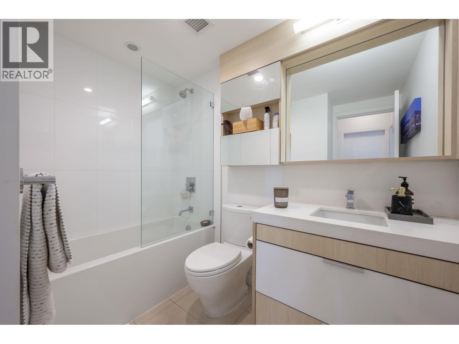 409 111 E 3RD STREET, North Vancouver - Image 1