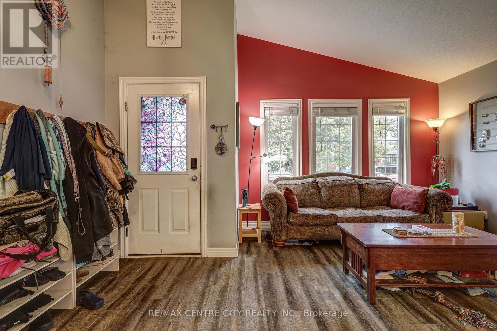 26 Glenview Court — photo 17