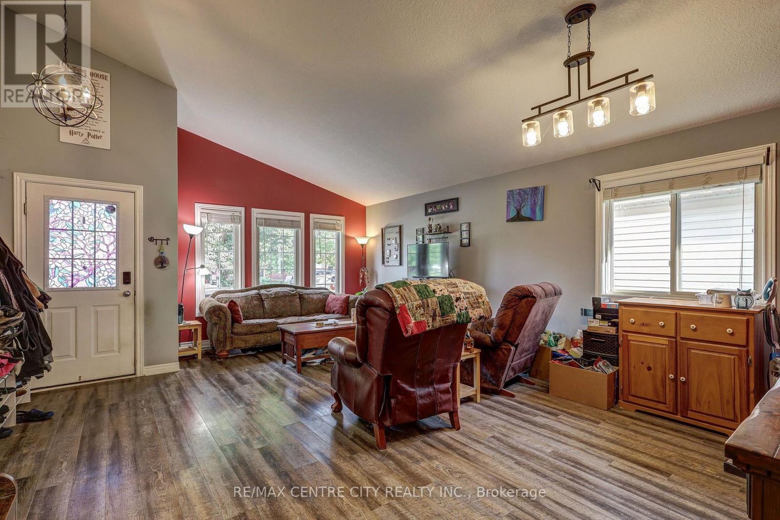 26 Glenview Court — photo 20