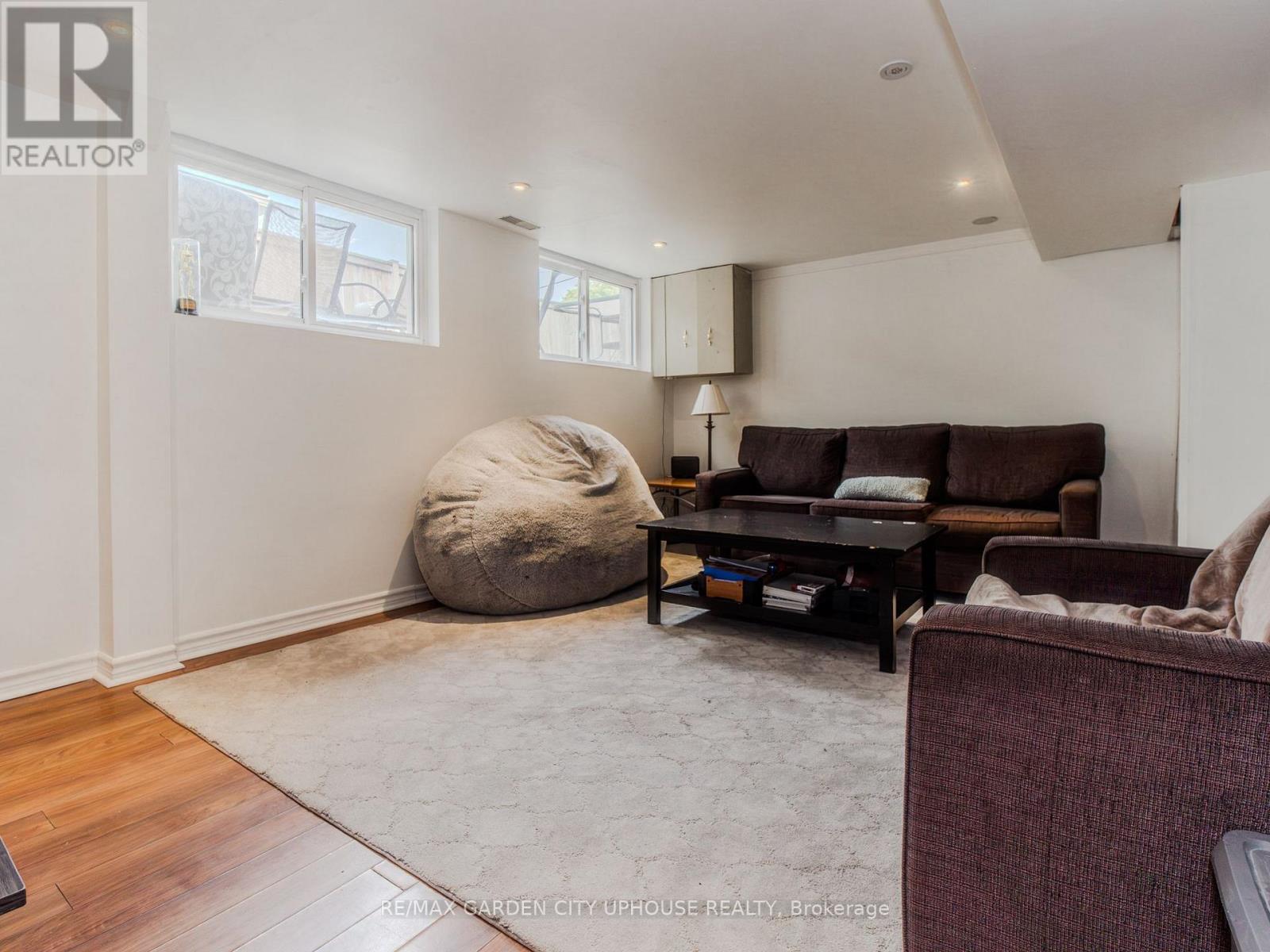 2 TREEVIEW PLACE - Image 11