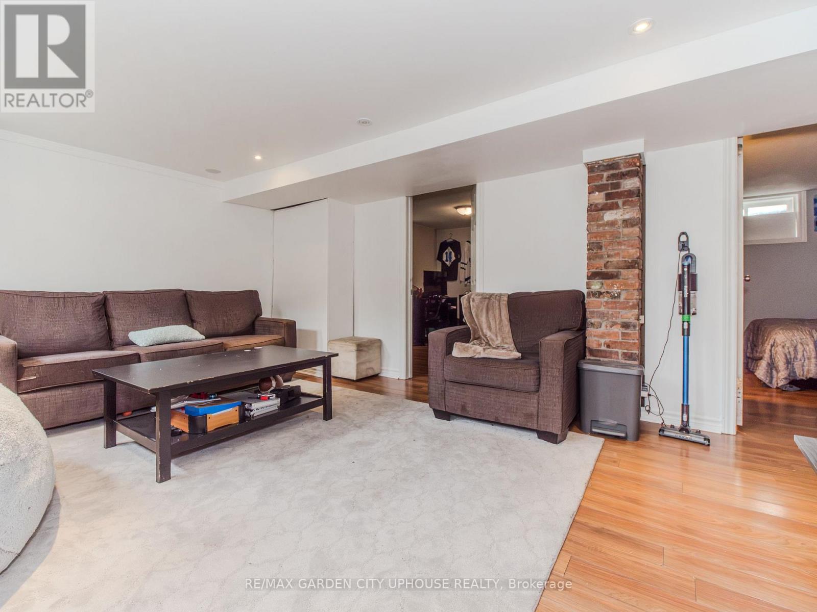 2 TREEVIEW PLACE - 12