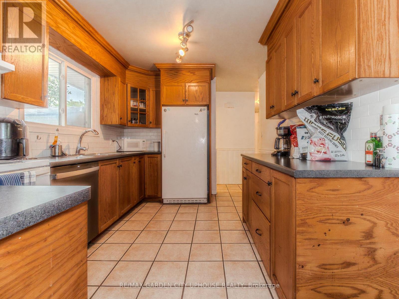 2 TREEVIEW PLACE - 6
