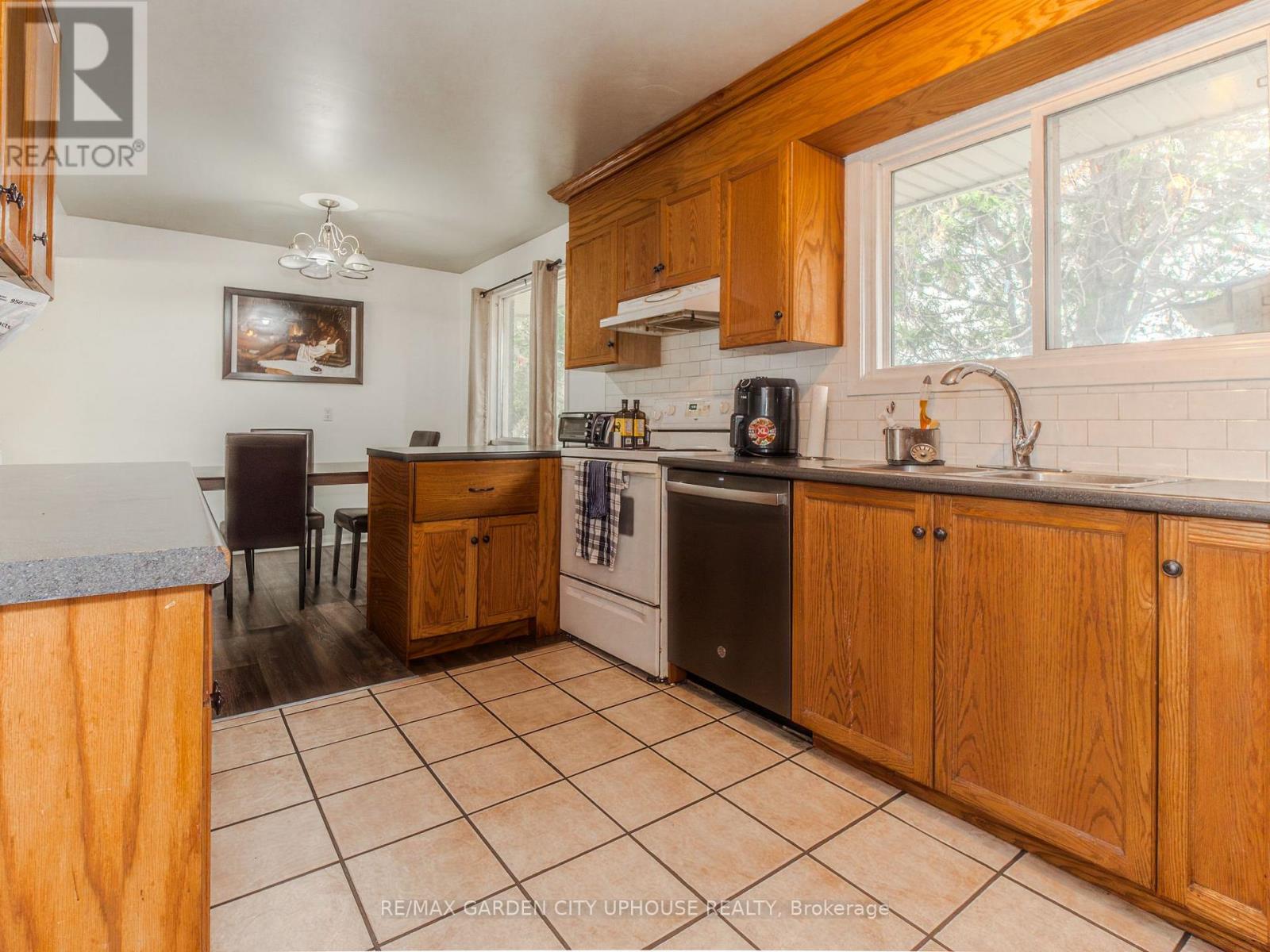 2 TREEVIEW PLACE - 5
