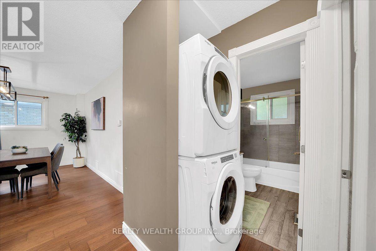 11 BRISTOW Court, Barrie, ON photo 18
