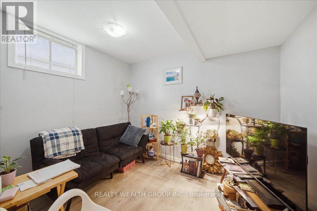 11 BRISTOW COURT - 33