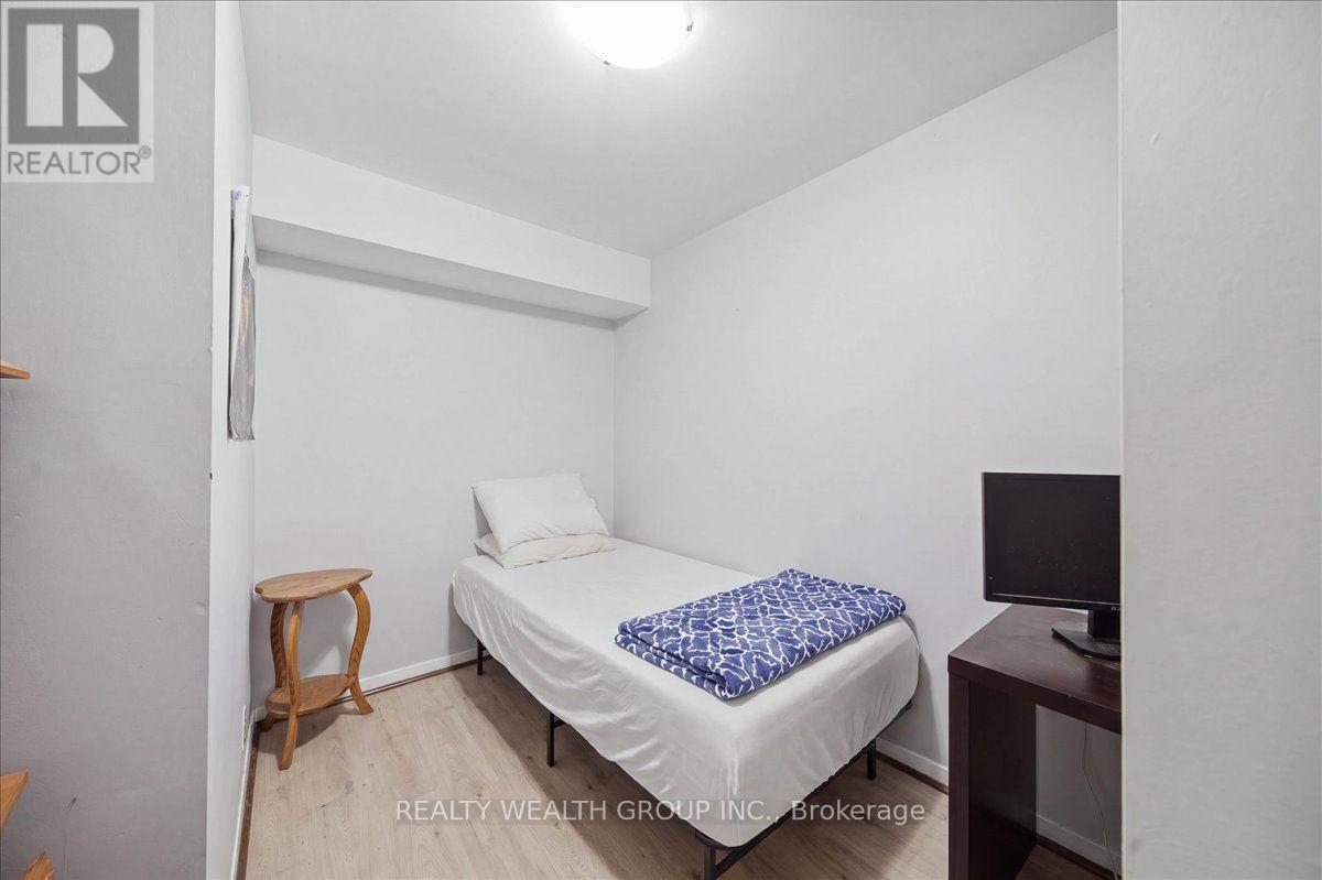 11 BRISTOW Court, Barrie, ON photo 37