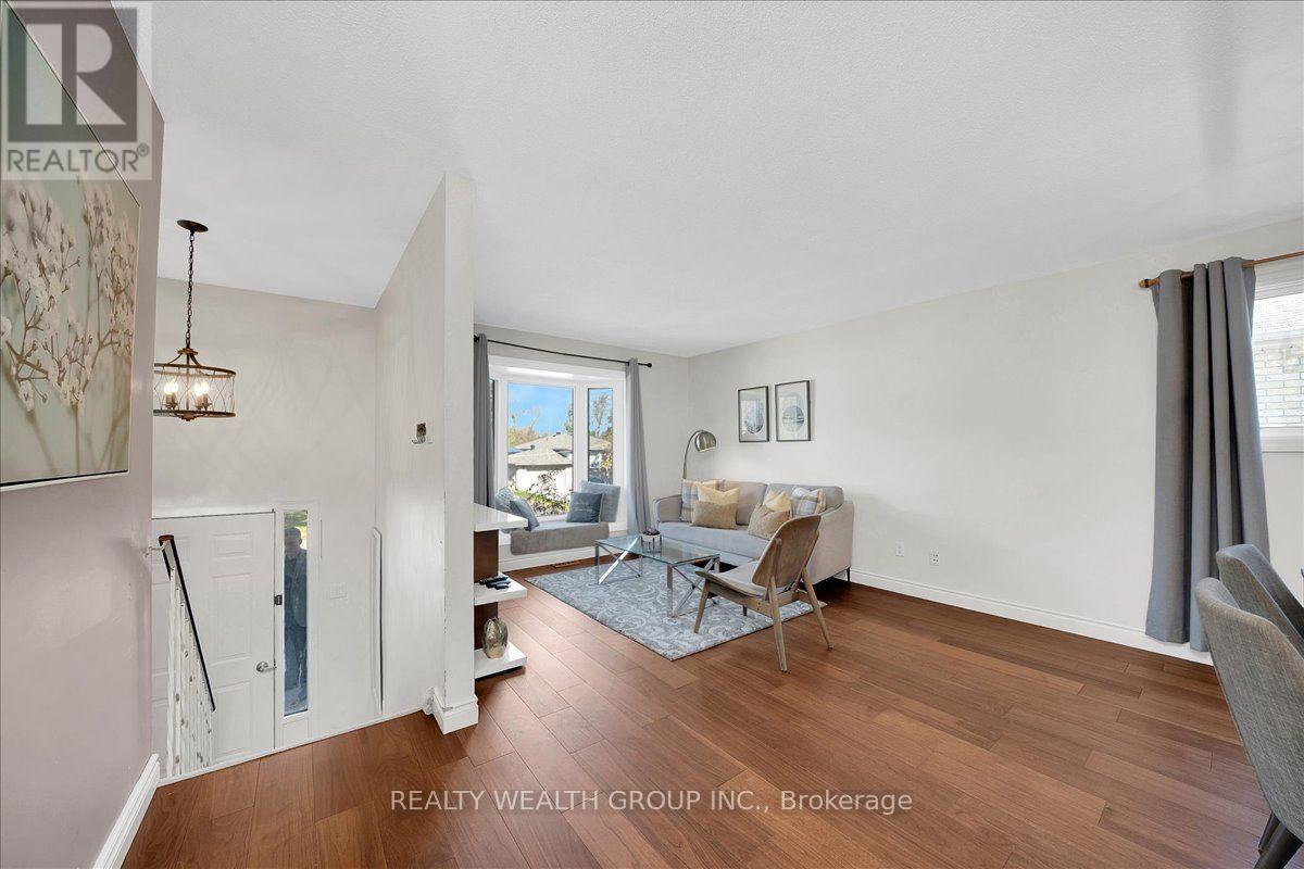 11 BRISTOW Court, Barrie, ON photo 5