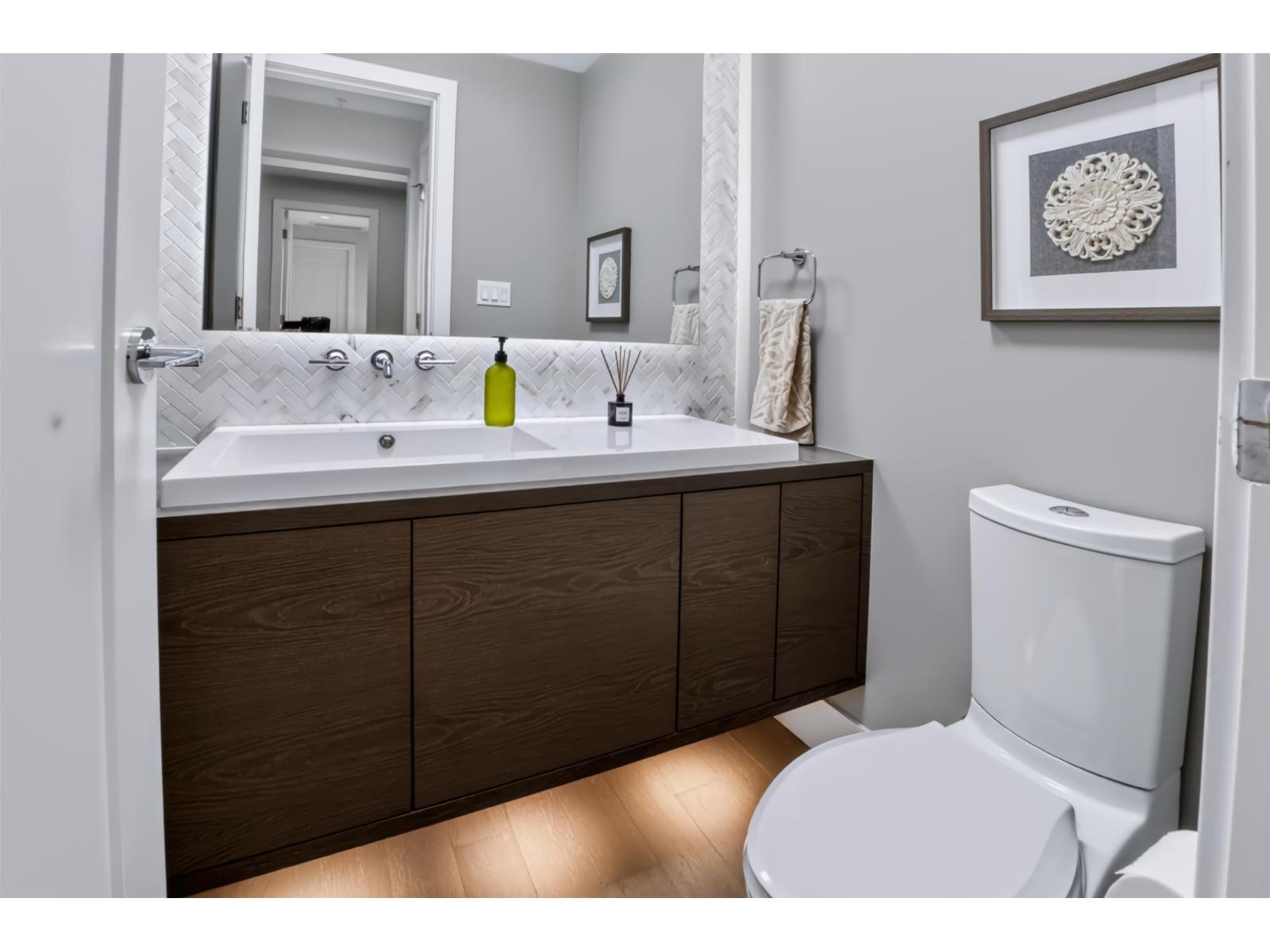 206 1501 VIDAL STREET, White Rock - Image 1
