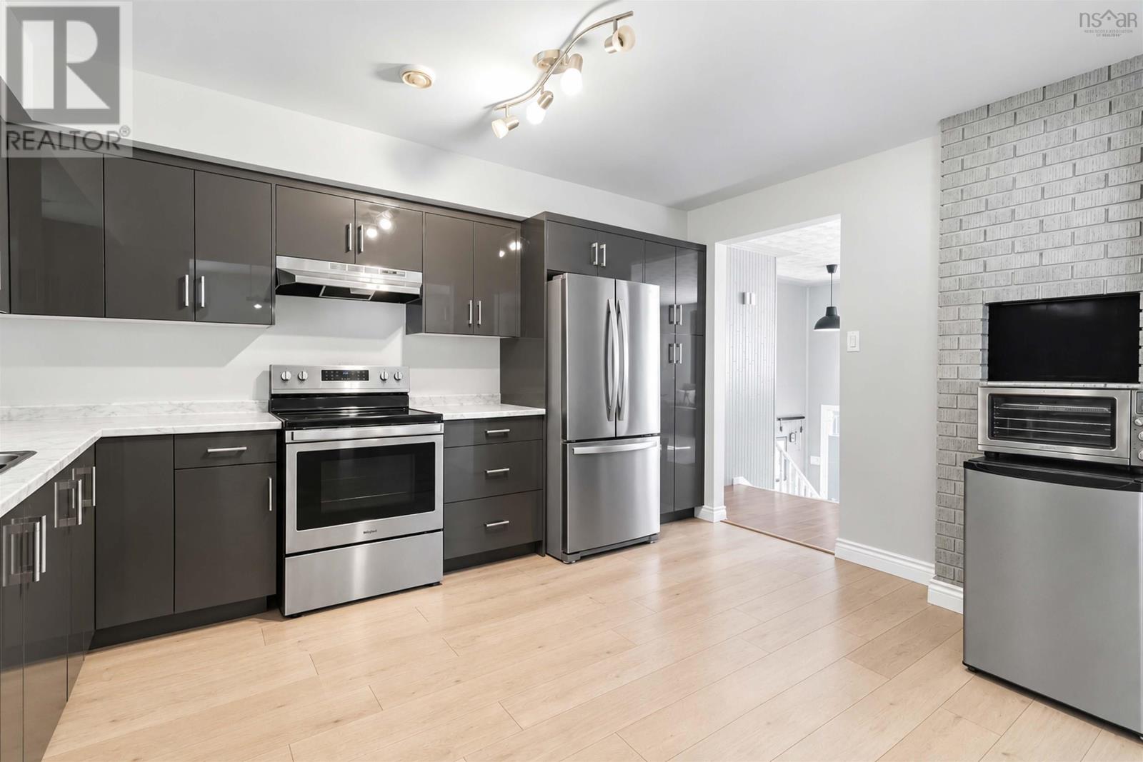 Property 8 of 51 of 11 Riverview Crescent