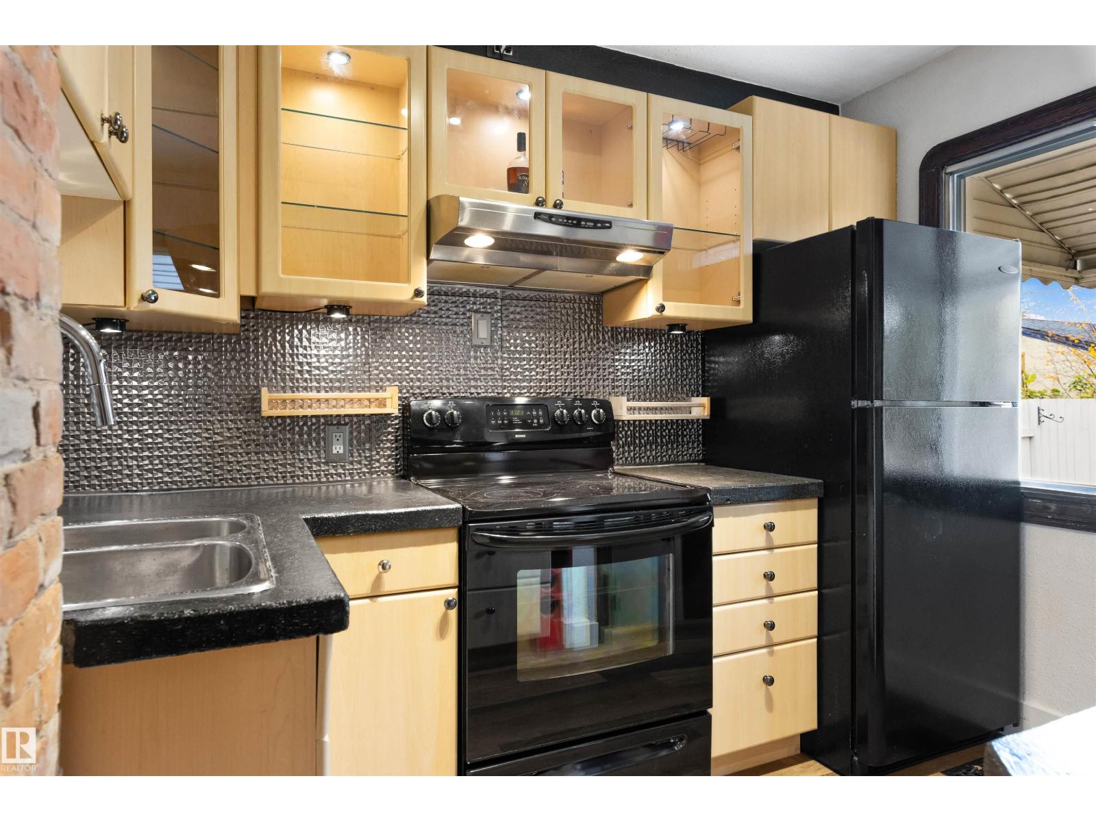 11414 84 ST NW - 9