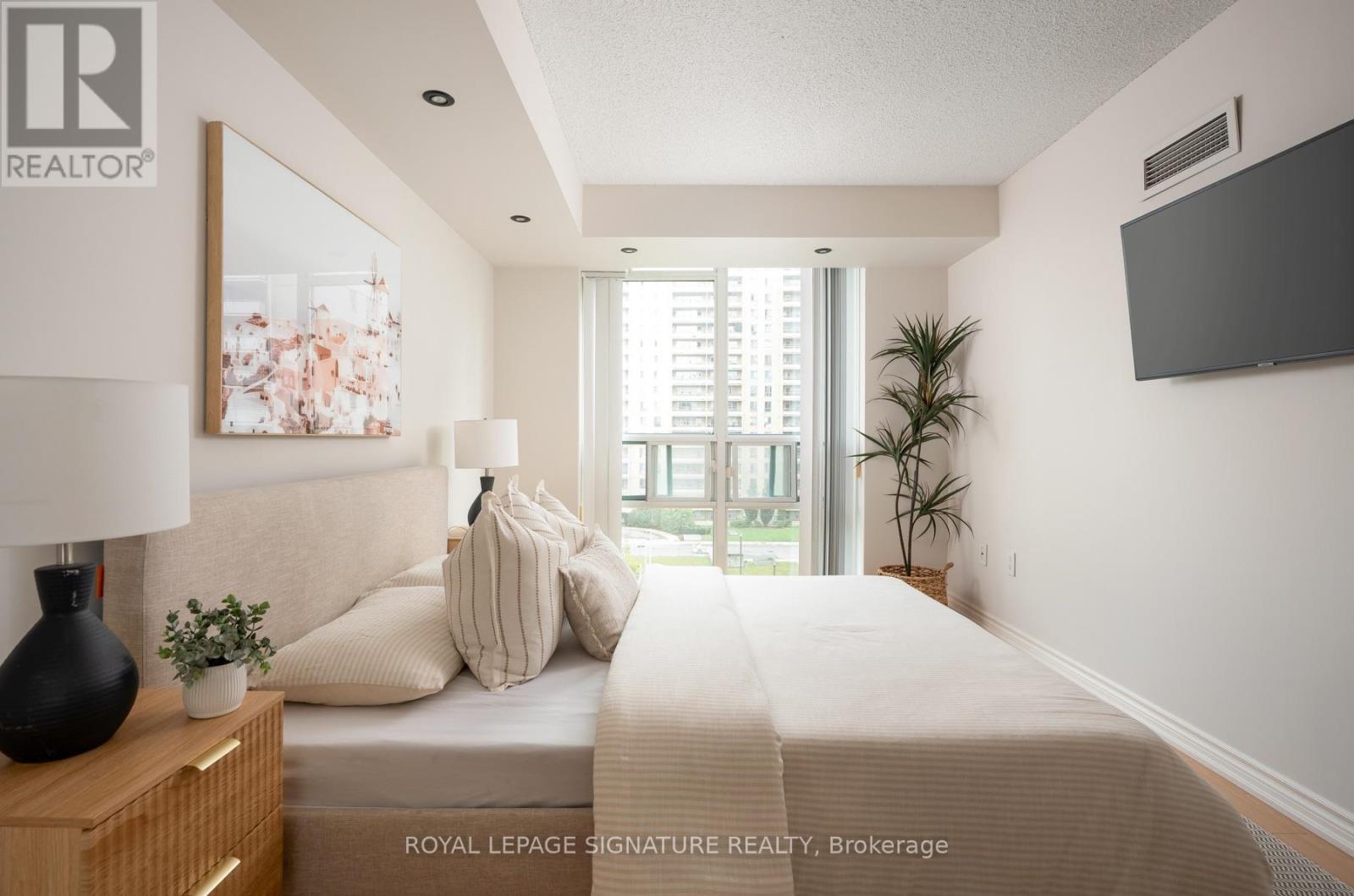 601- 17 Michael Power Place, Toronto, ON photo 10