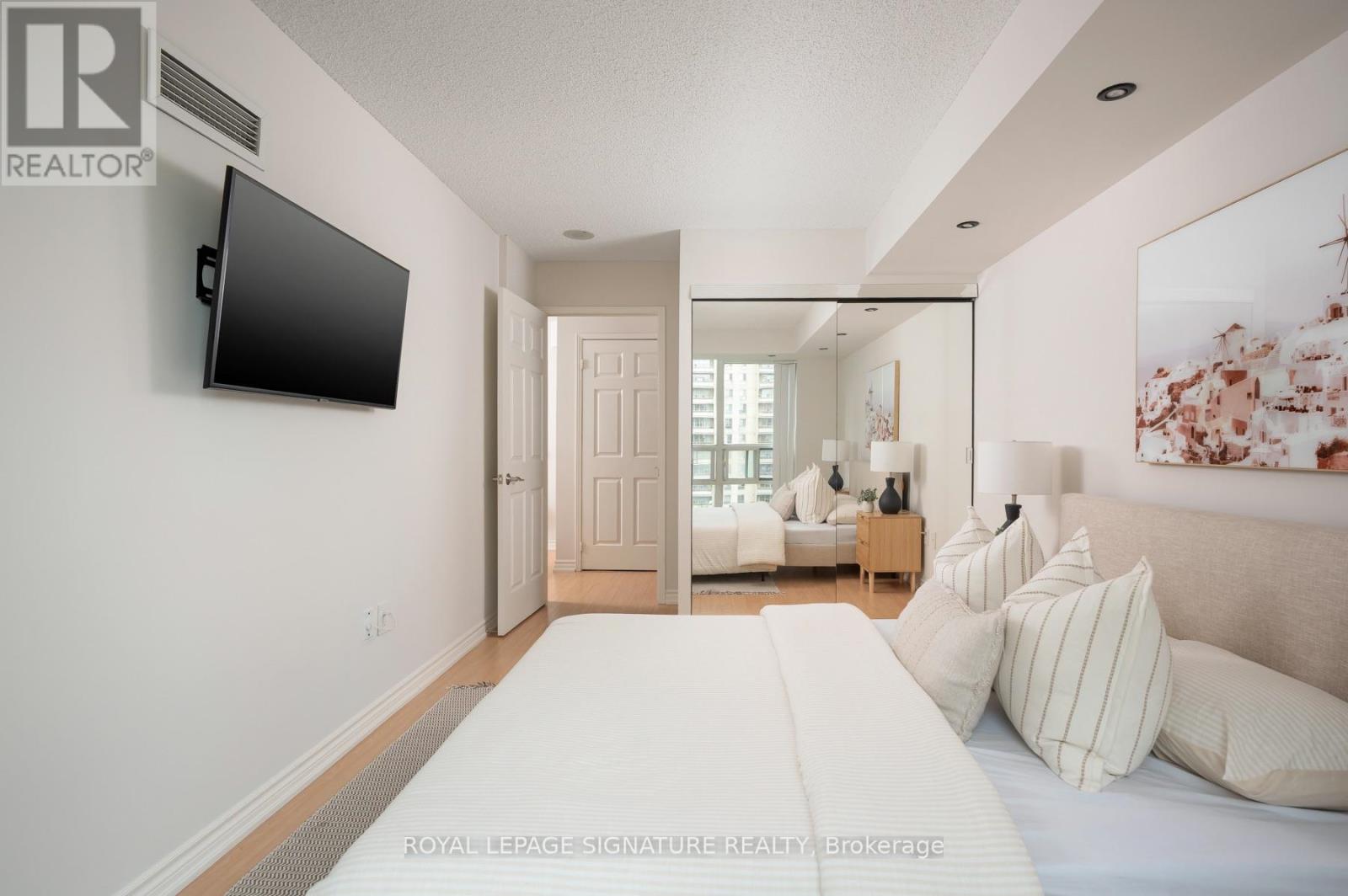 601- 17 Michael Power Place, Toronto, ON photo 13