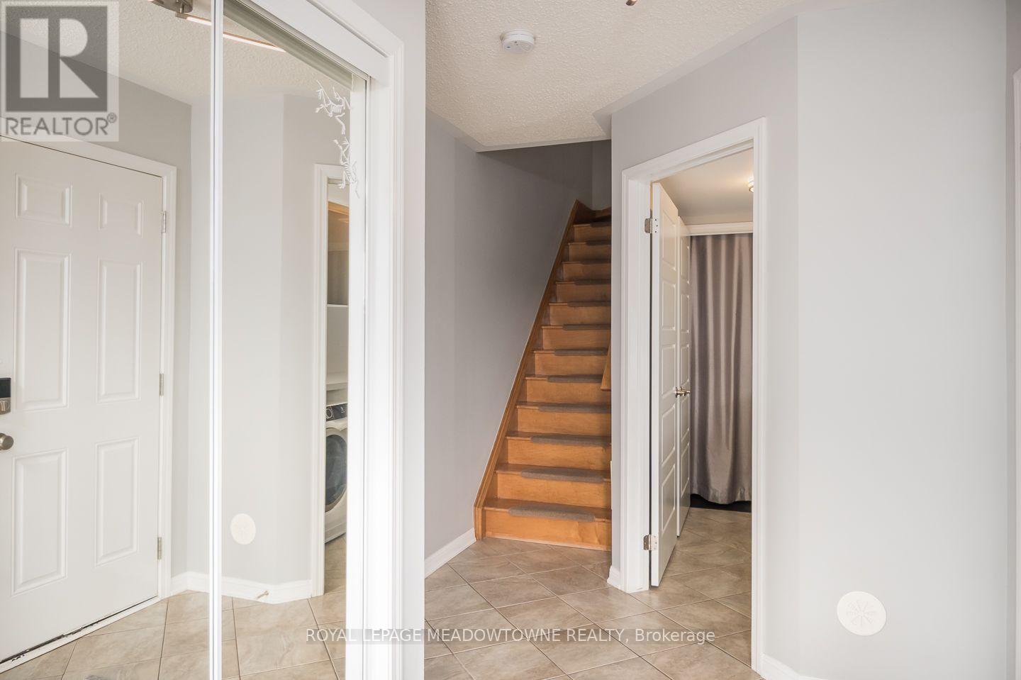 219 Septimus Heights, Milton, ON photo 3